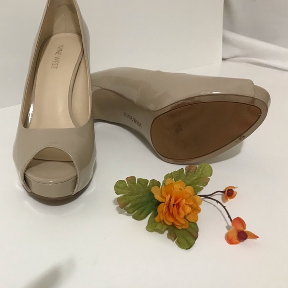 SHOES 🤑🤑USED CHLOE OPEN TOE HEELS CREAM PATENT - Picture 10 of 11